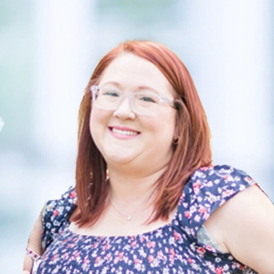 A headshot of Dr. Holly Doherty, a chiropractor at Heartland Chiropractic of Morton.